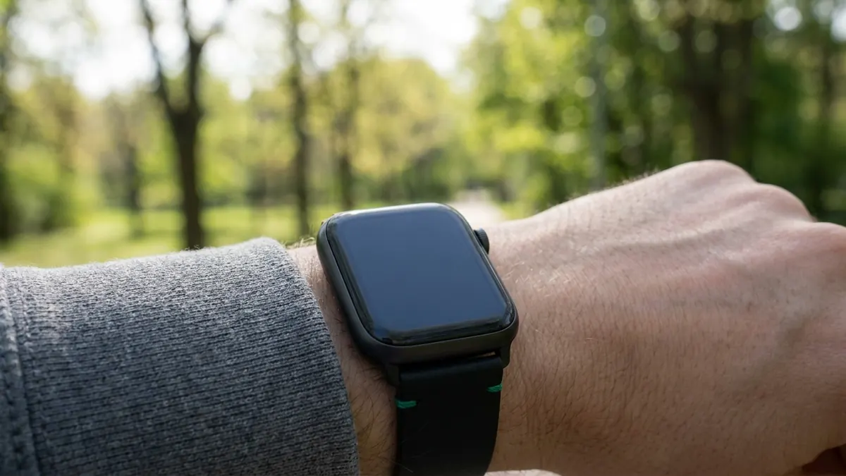 דיוק הקלוריות בשעון חכם: כמה מדויקים Apple Watch, Garmin ו-Fitbit?
